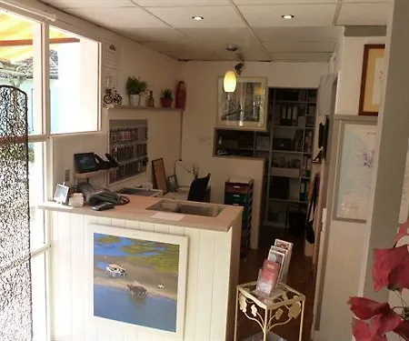 Initial By Balladins Bordeaux / Otel 2*