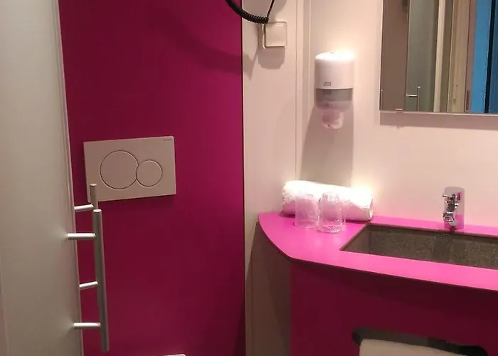 Initial By Balladins Bordeaux / 2* 에이진느