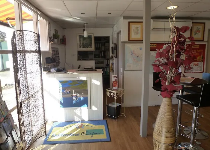 Initial By Balladins Bordeaux / 2* 에이진느