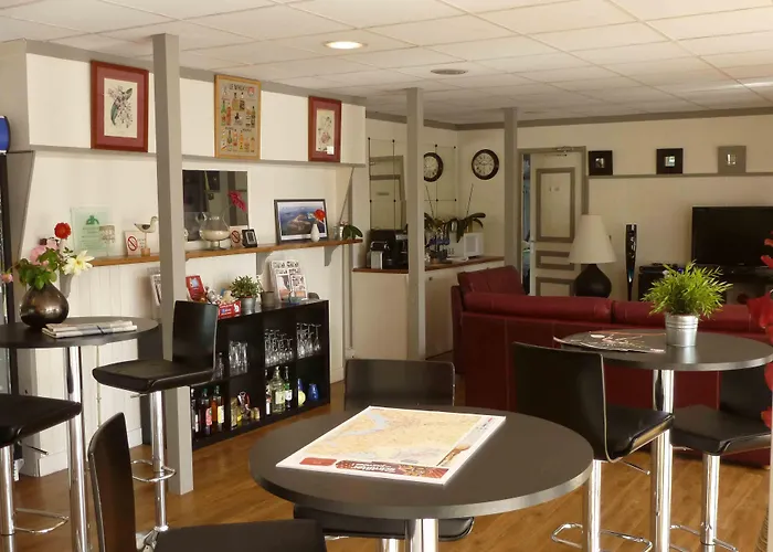 Initial By Balladins Bordeaux / 에이진느