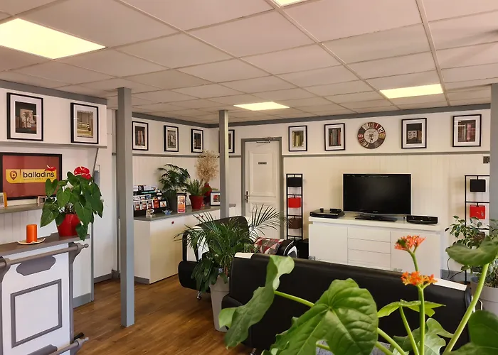 Initial By Balladins Bordeaux / 호텔