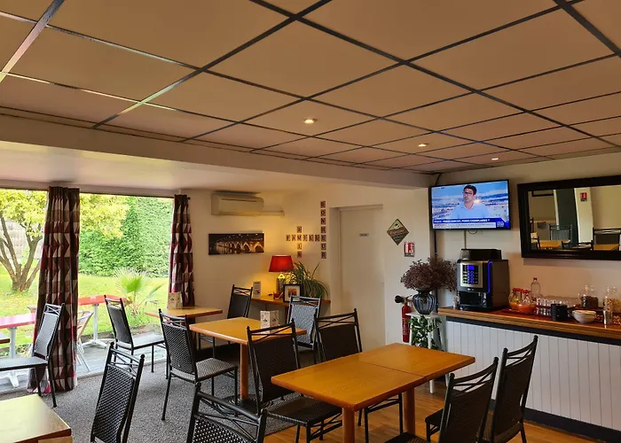 Initial By Balladins Bordeaux / 2* 에이진느