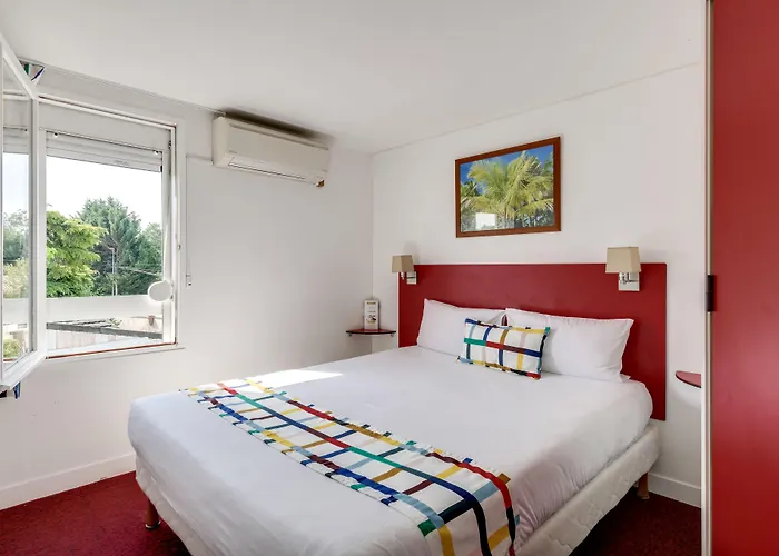 Initial By Balladins Bordeaux / 2* 에이진느