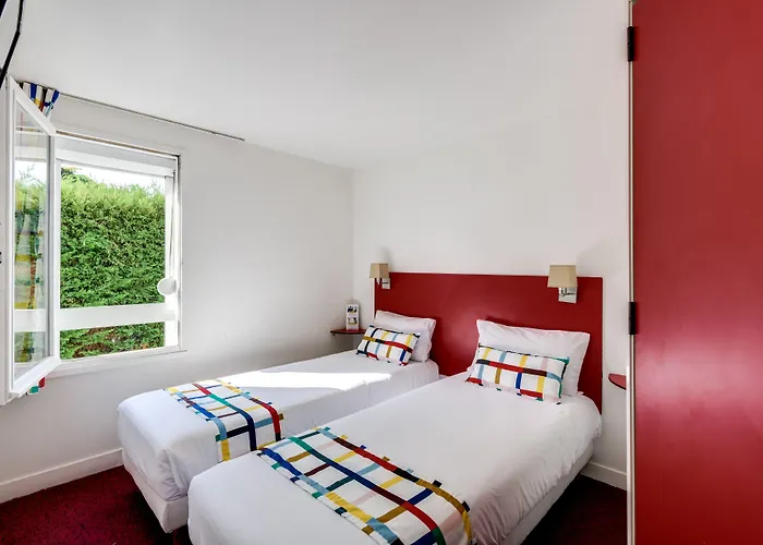 Initial By Balladins Bordeaux / 호텔