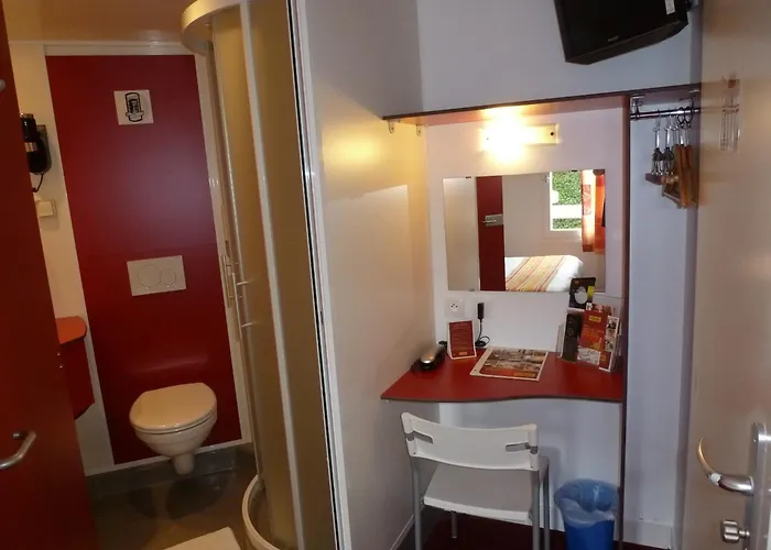 Initial By Balladins Bordeaux / 2* 에이진느