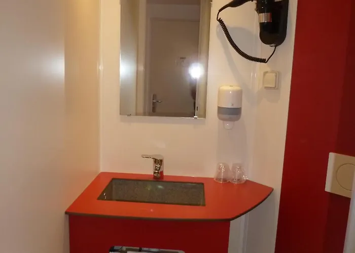 호텔 Initial By Balladins Bordeaux / 2*