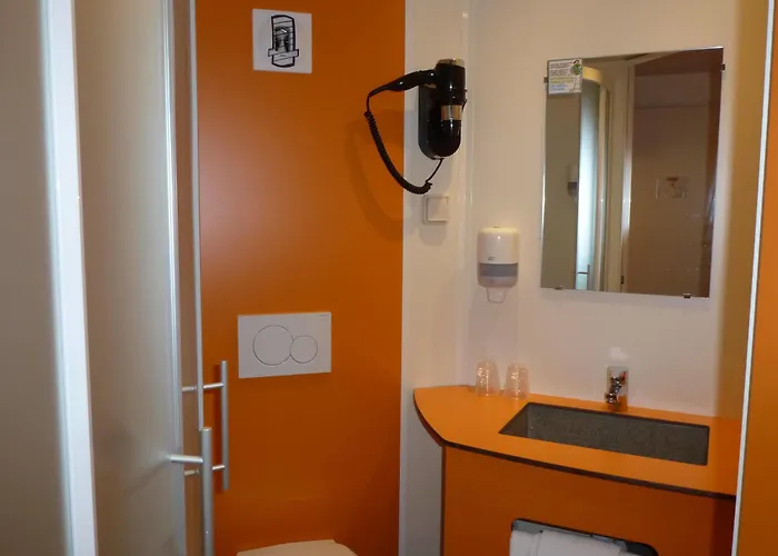 Initial By Balladins Bordeaux / 에이진느